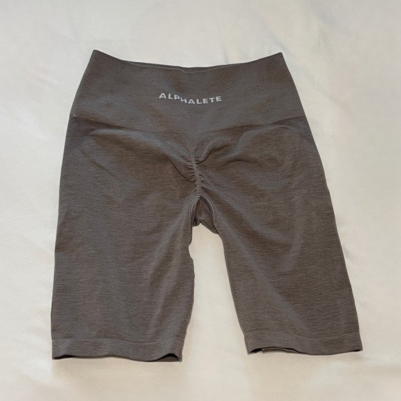 Alphalete Pants - Alphalete Amplify biker shorts in grey